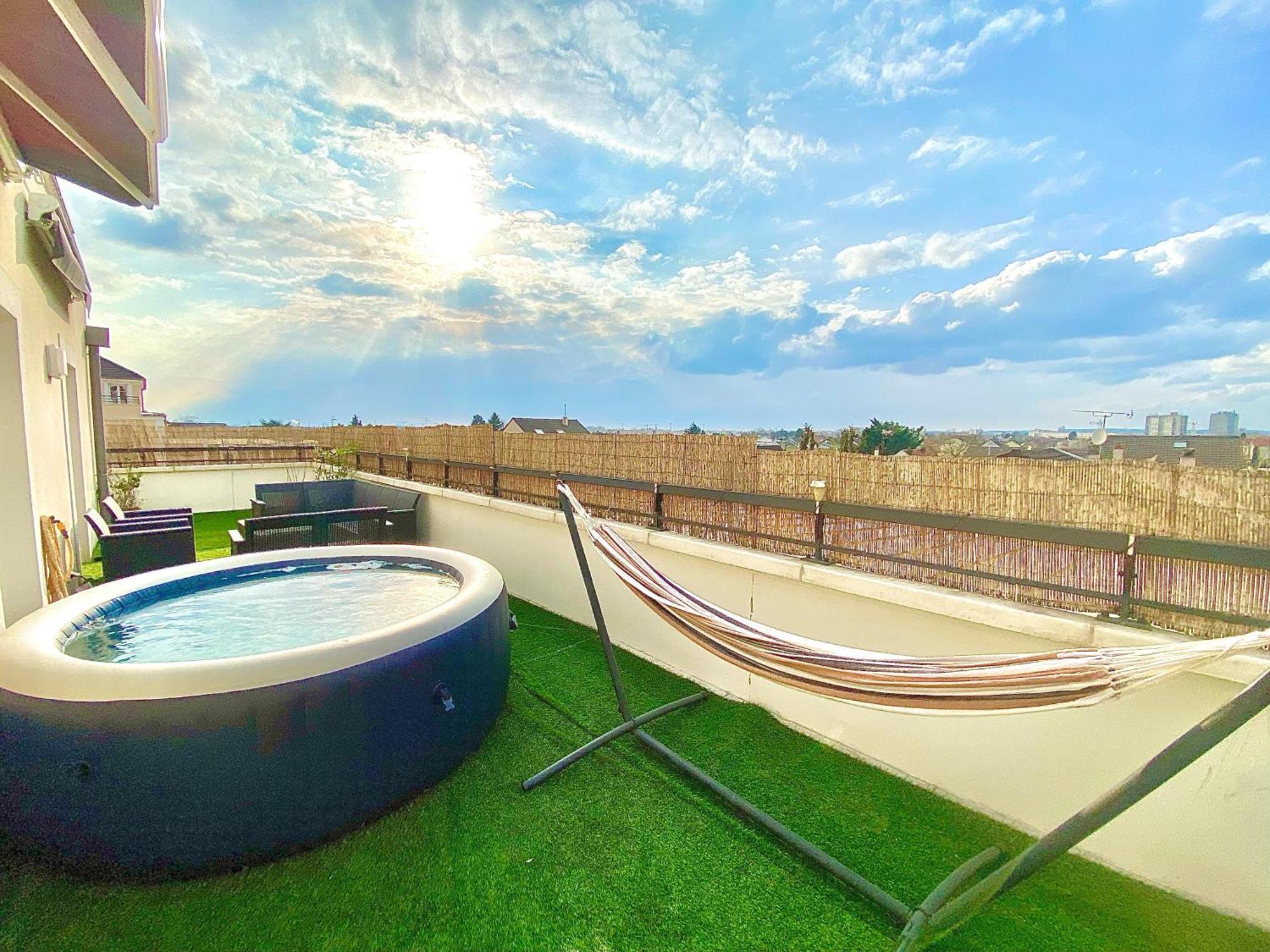 Le Prestige Terrasse-Cocon Familial Cosy, Billard & Jacuzzi Avec Vue Sur Paris Daire Le Blanc-Mesnil Dış mekan fotoğraf