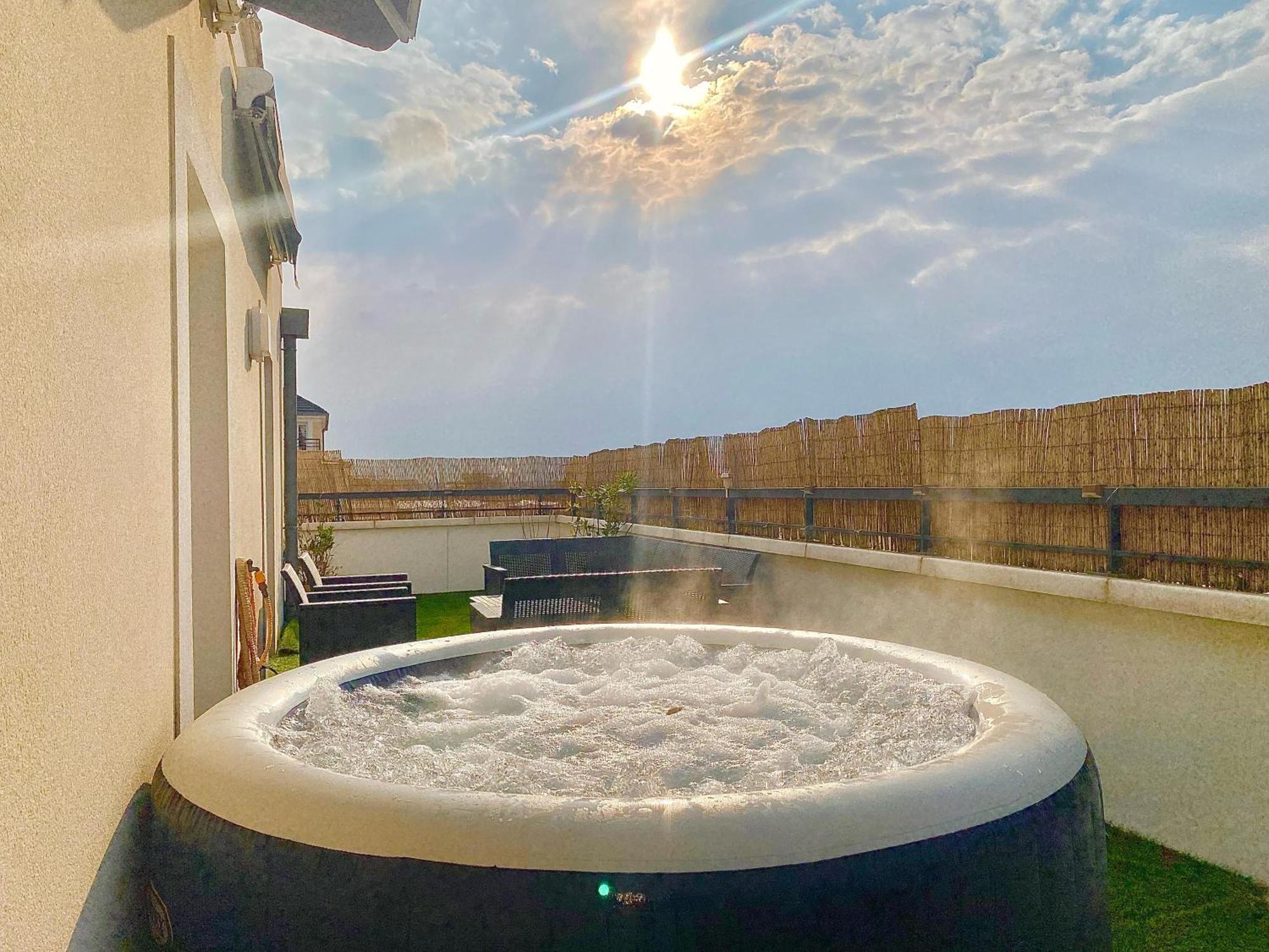 Le Prestige Terrasse-Cocon Familial Cosy, Billard & Jacuzzi Avec Vue Sur Paris Daire Le Blanc-Mesnil Dış mekan fotoğraf