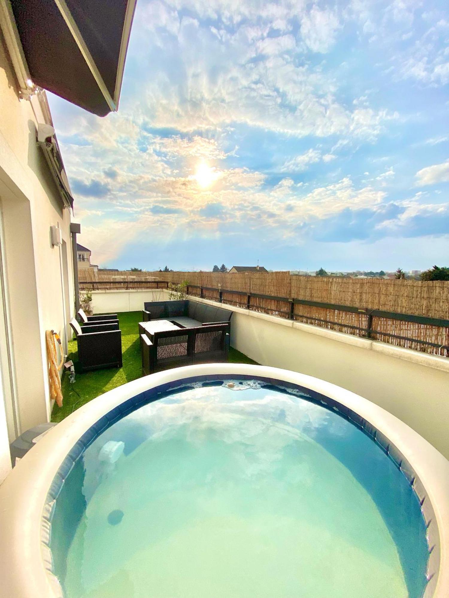 Le Prestige Terrasse-Cocon Familial Cosy, Billard & Jacuzzi Avec Vue Sur Paris Daire Le Blanc-Mesnil Dış mekan fotoğraf